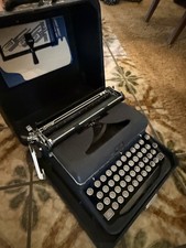 Vintage royal Typewriter thumbnail