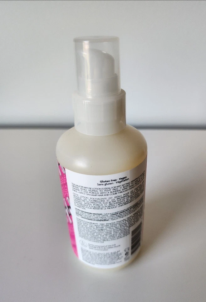 ¡Nuevo! Loción de peinado multitarea con cremallera R+Co tamaño 6 oz Foto 3 de 4
