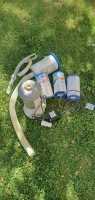 Intex Pool-Pumpe Krystal Clear + Skimmer + 3 Filter + Poolsauger - Bild 1 von 4