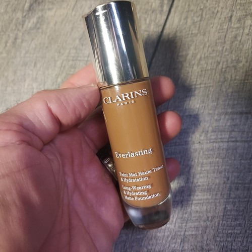 Clarins Everlasting Long Wearing  Hydrating Matte Foundation 118.5N CHOCOLATE  - Picture 3 of 8