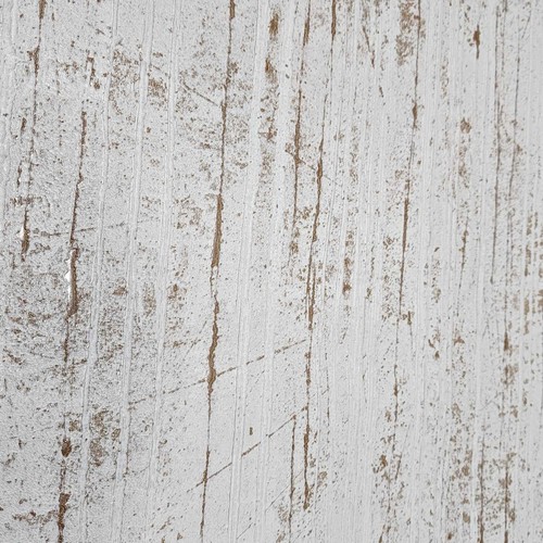 Close-up of white textured plaster with gold metallic cracks and brushstroke pattern on a wooden surface.