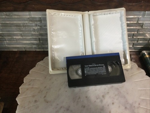 Walt Disney 4 VHS -101 Dalmatians, Snow White, Pinocchio, Fox & Hound Clamshell - Picture 12 of 15