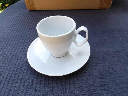 Nuevo juego de 4 tazas y platillos de café espresso de porcelana blanca Guy Degrenne - Imagen 3 de 11