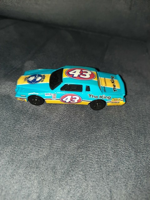 Salute To Petty #43 Hotwheels NASCAR Race Car The King ...