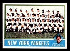 1976 Topps Baseball #17 New York Yankees Team EX *d3