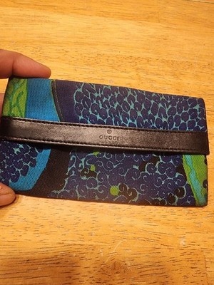 Gucci Tom Ford era pouch features a distinct blue and black canvas with leather