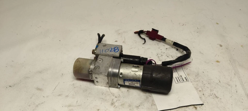 DECKLID/TRUNK/LIFTGATE/HATCH MOTOR ACTUATOR A2518000148 2007 MERCEDES-BENZ R320 - Image 4 of 4