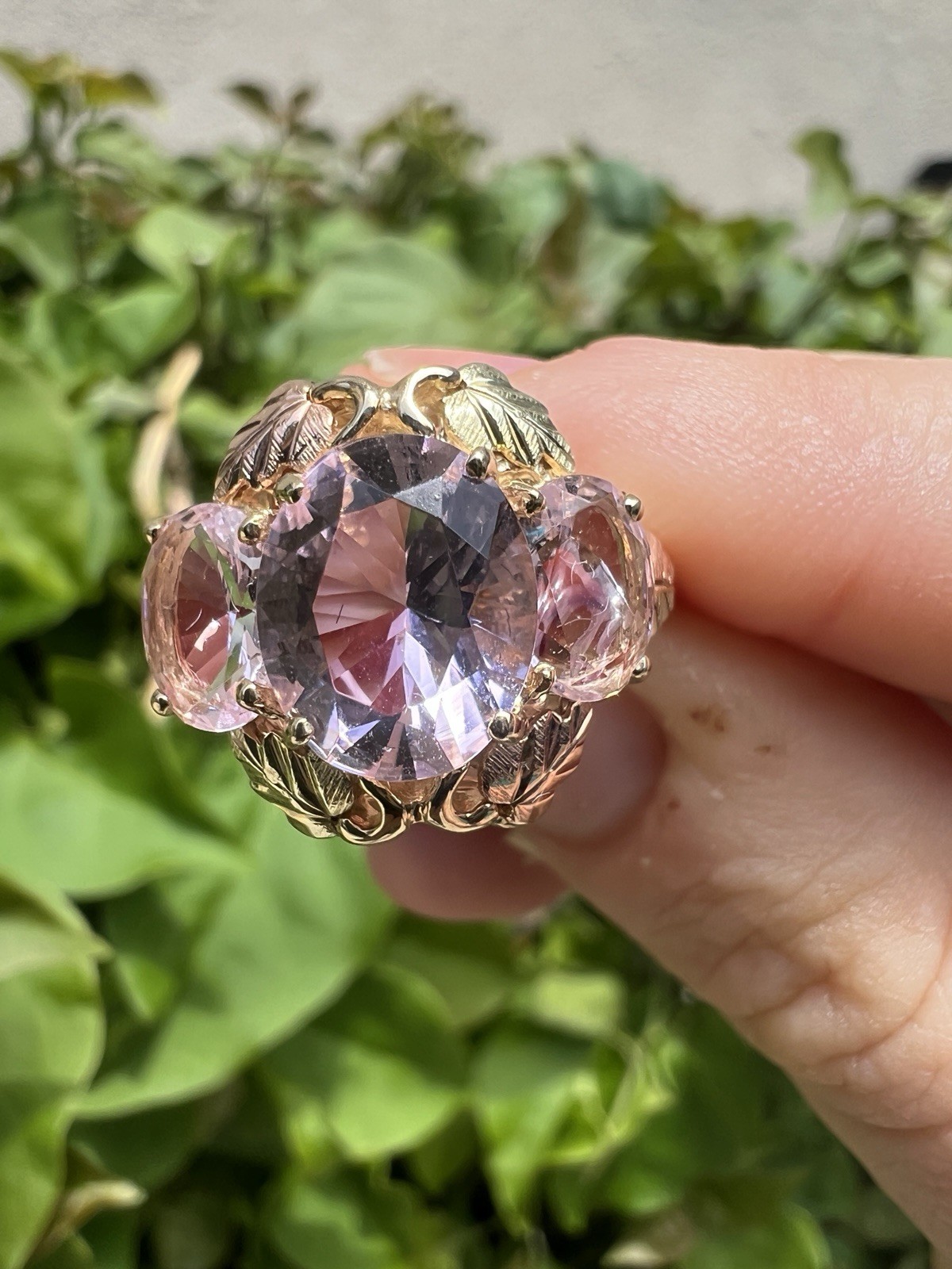 Vintage STUNNING Rose de France AMETHYST ring 10k black hills gold LEAF motif