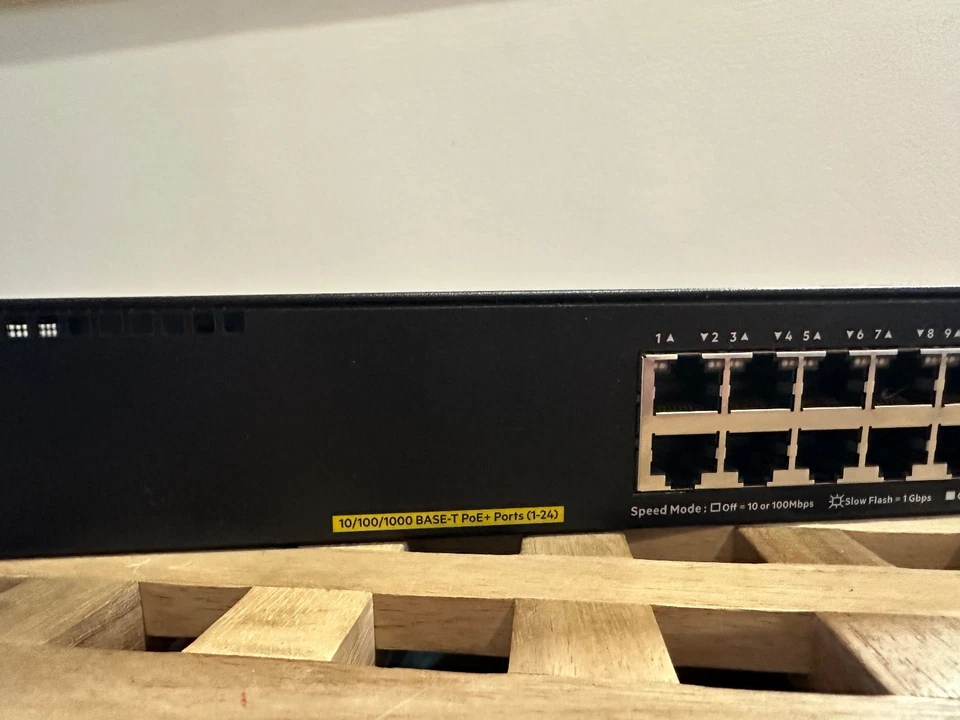 HP Enterprise Aruba 2930F 24 Port PoE+ 4x SPF+ 10 Gigabit Ethernet Switch JL255A - Image 3 of 4