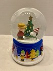 Hallmark Peanuts Musical Water Globe Special Edition Charlie B Snoopy & The Tree — photo 1