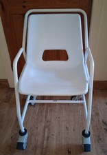 Aidapt Hythe Mobile Shower Chair with Castors -Brakes -Fully Assembled VB506