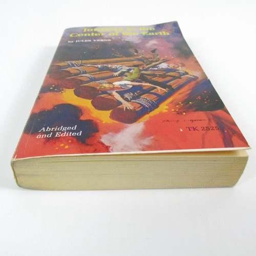 Journey to the Center of the Earth Jules Verne 1973 Vintage Paperback Sci-Fi - Picture 7 of 9