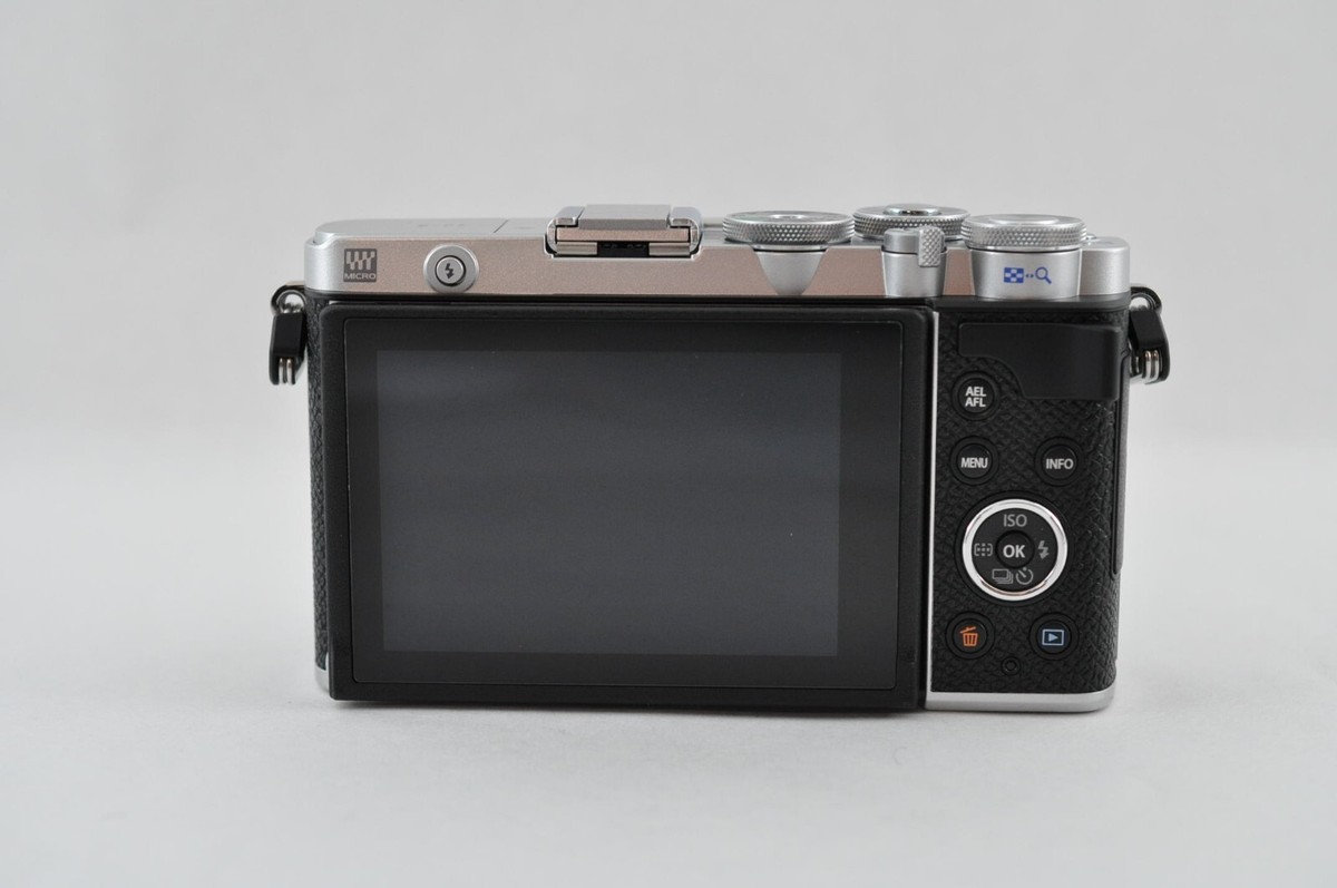 OLYMPUS PEN E−P2 BLACK Olympus E-P2 12.3MP Black (Body Only) Shutter count is 10K
