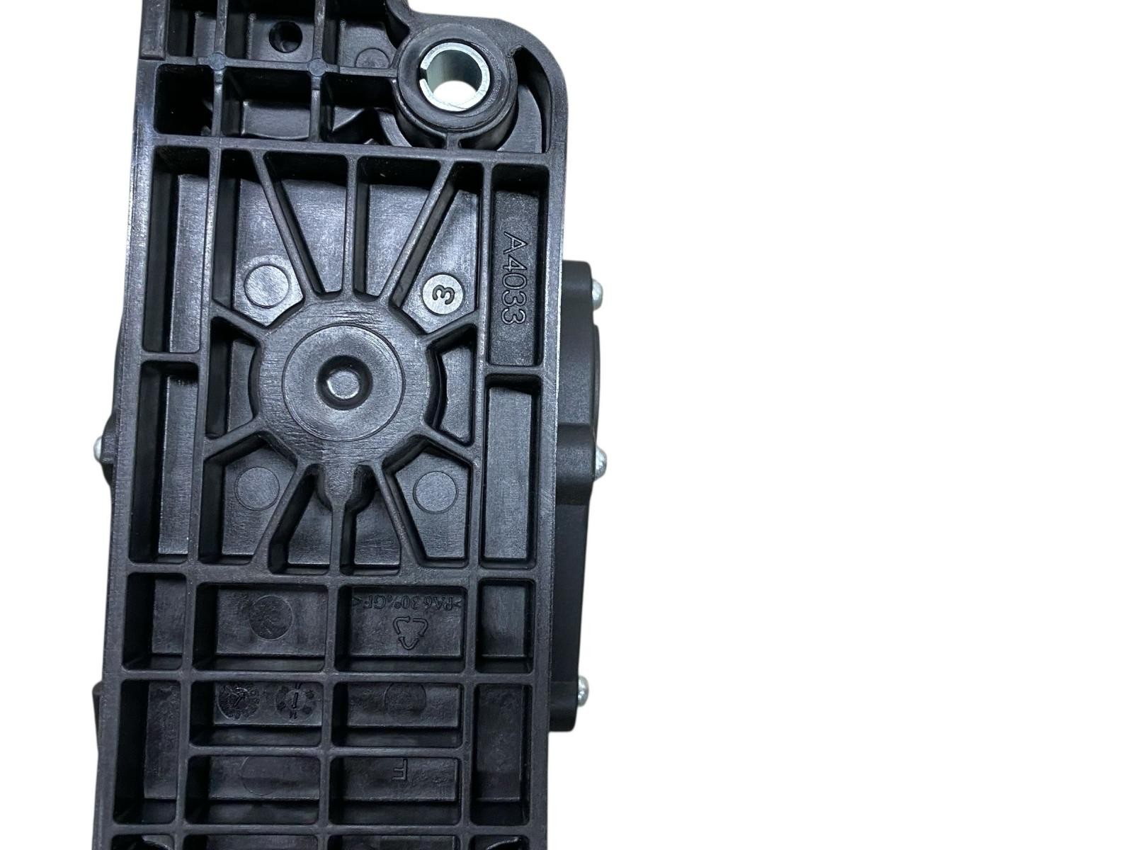 2015 ASTON MARTIN RAPIDE S GAS PEDAL TRAVEL SENSOR W/ BRAKE PEDAL & FOOTREST
