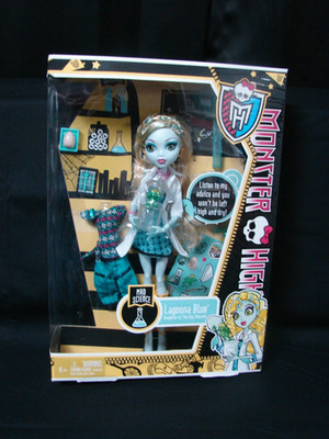 Mattel 2011  Monster High Mad Science Lagoona Blue Daughter of the Sea Monster