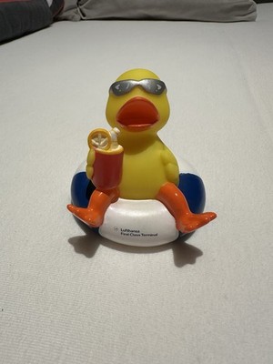 Lufthansa First Class Terminal - Badeente Urlaub - NEU