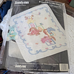 NOS Janlynn SLEEPY BUNNIES Printed Cross Stitch Stamped Baby Quilt Kit 34" x 43"