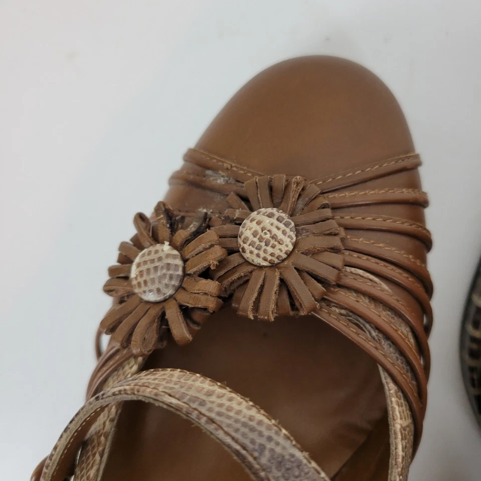 Zapatos para mujer Isabella Fiore talla 6,5 cuero marrón piel de serpiente con tiras en relieve Foto 3 de 4