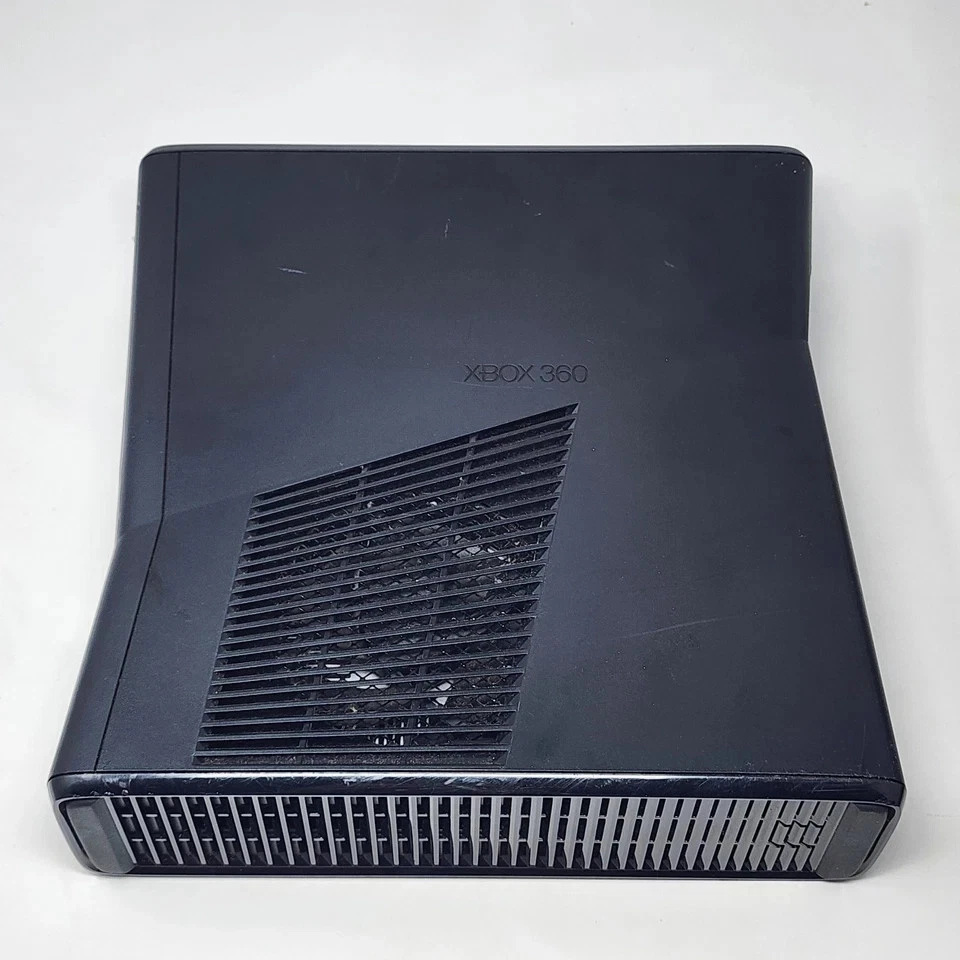 Black Xbox 360 S 250 GB Console w/ 1 Controller & 4 Excellent Games - TESTED - Image 3 of 4