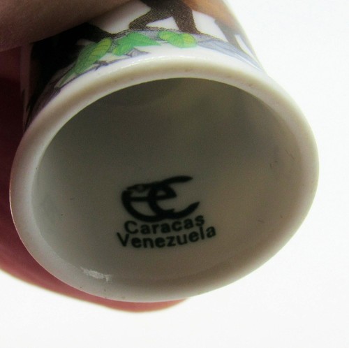 COLLECTABLE THIMBLE FROM CARACAS VENEZUELA, BOXED - Picture 6 of 6