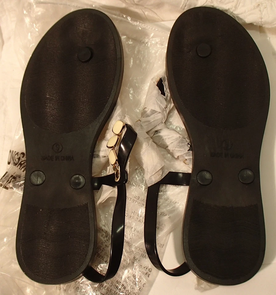雅芳凉鞋 9 码黑色/象牙色上釉链丁字裤女式平底鞋新品 — 第 2/3 张图片