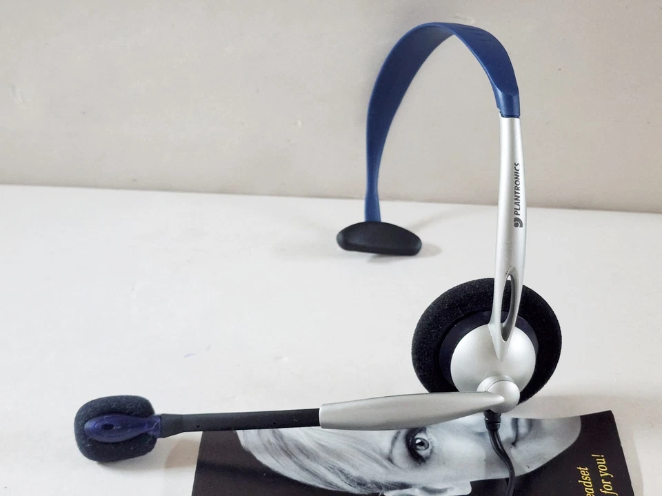 Plantronics SR1 Lightweight Stereo Headset - Image 4 of 4