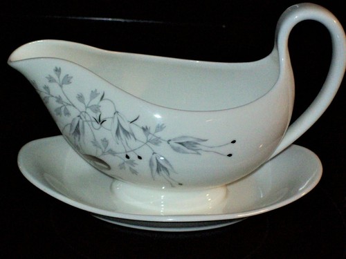 Wedgewood WILD OATS Gravy Boat with attached under plate - Picture 4 of 4