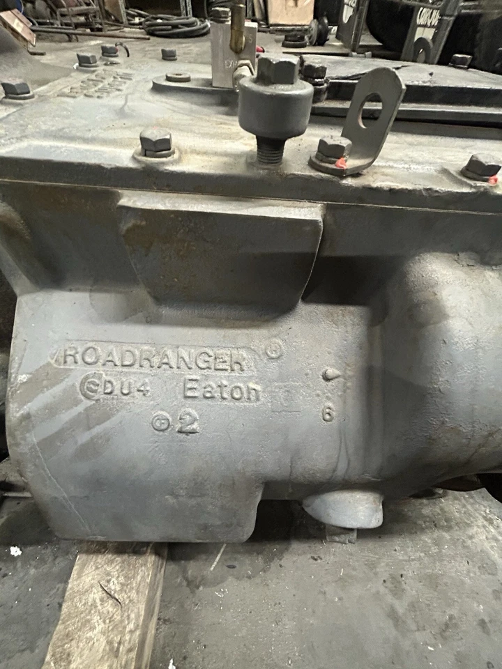 Eaton Ultra Super 10 Speed Transmission - Image 3 of 4