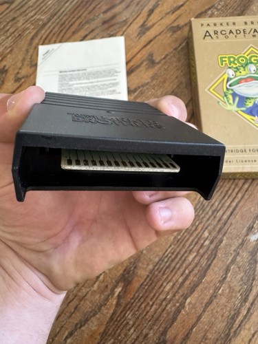 Vintage Frogger: Atari 400/800/XL/XE 1983 cartuccia/scatola/manuale TESTATO/FUNZIONANTE - Foto 8 di 13