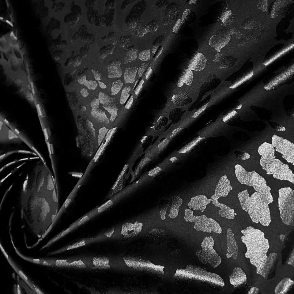 Traje de baño negro con estampado de animales de leopardo elástico en 4 vías 60" de ancho spandex por yarda Foto 3 de 4