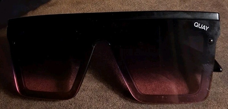 Quay Australia Oversized Flat Top Design Hindsight Black To Pink Gradient 