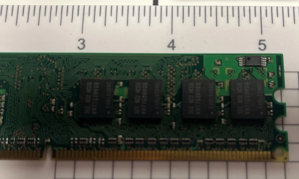 RAM de escritorio Samsung 1 GB 1Rx8 PC2-5300U-555-12-ZZ DDR2 667 MHz 240 pines - Imagen 3 de 4