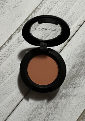 MAC RULE MATTE EYE SHADOW   NEW WITH BOX 