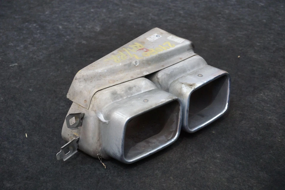 Extremo de punta de tubo de escape doble trasero derecho OEM 51127195362 BMW 760i F02 2010-14 Foto 3 de 4