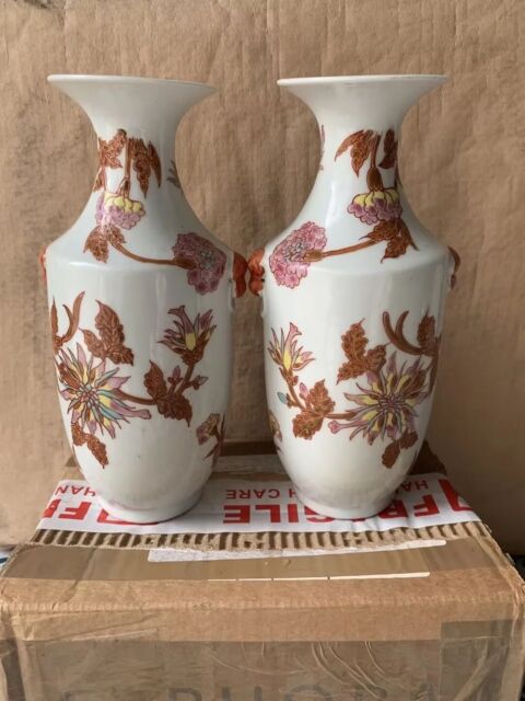 PAIR ANTIQUE CHINESE FAMILLE ROSE PORCELAIN VASES CHINA WITH RED SEAL MARK GOOD PAIR ANTIQUE CHINESE FAMILLE ROSE PORCELAIN VASES CHINA WITH RED SEAL MARK GOOD