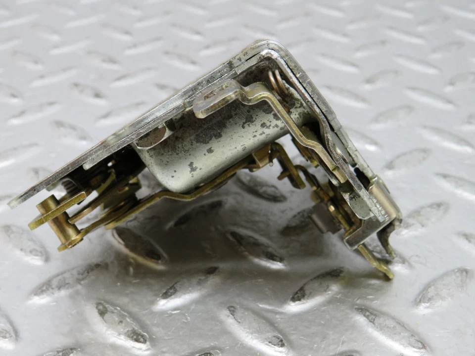 Mecanismo de bloqueo de puerta trasera derecha para Mercedes-Benz W123 240D Foto 3 de 4