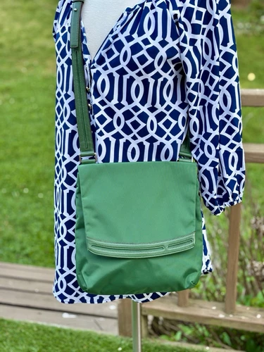 Tumi Crossbody Messenger Bag, NWOT, Green, Adjustable Strap, Medium Size 