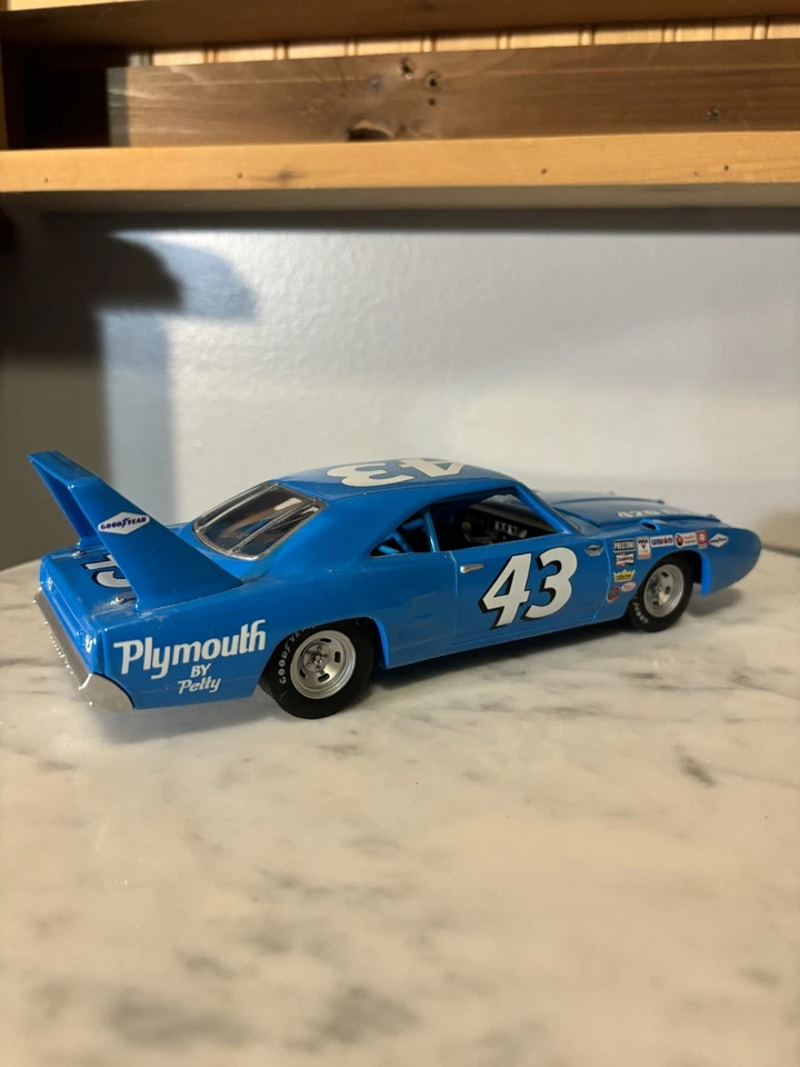 Coche diecast Plymouth Superbird 1999 Racing Champions Richard Petty '70 1:24 Foto 2 de 4