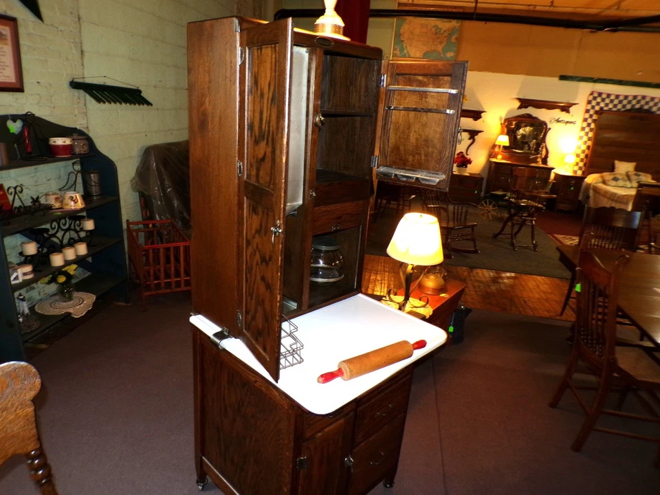 Antiguo gabinete Hoosier de roble marca vendedores apartamento tamaño 27" repintado años 20 Foto 3 de 4