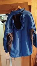 snowboardjacke herren in gr. xl von tcm in blau mit schneeschutz eißen Streifen