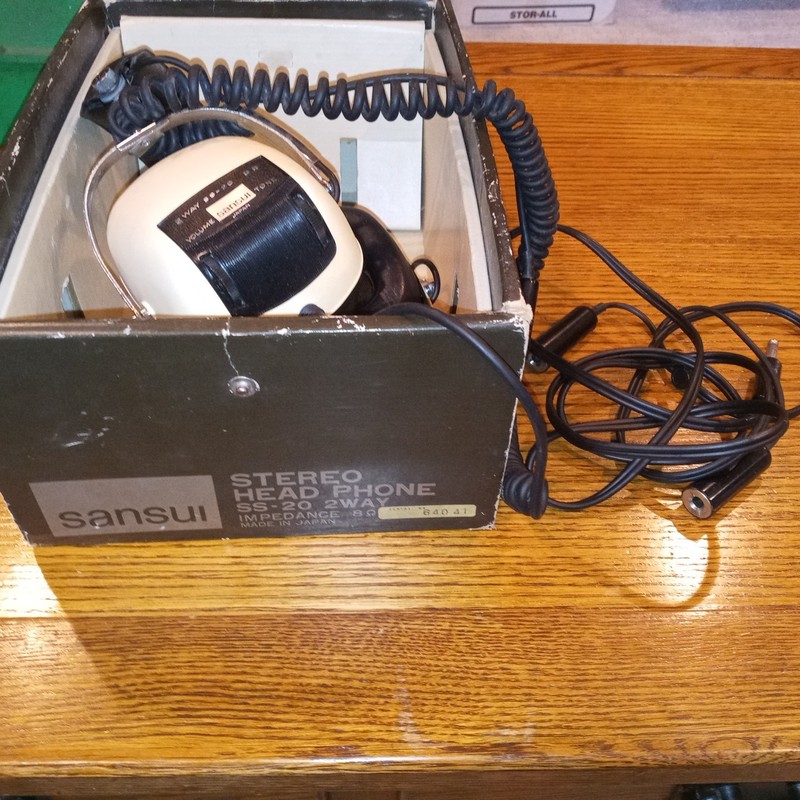 VINTAGE SANSUI STEREO HEAD PHONES SS-20  W/ BOX
