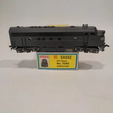 Atlas 7045 HO Undecorated FP7 Diesel Locomotive LNIB