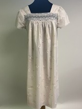 Vintage Vanity Fair Light Pink Floral Nightgown w/Lace  Embroidery Trim Sz M