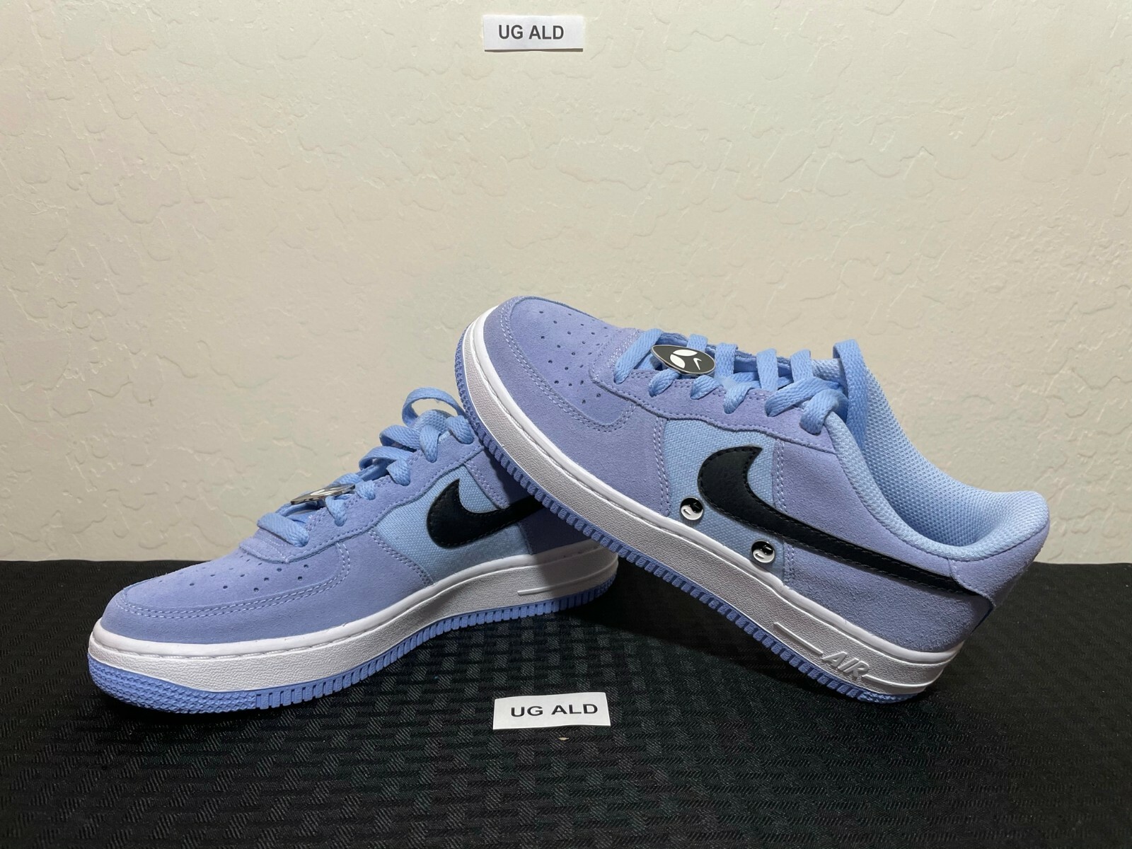 have a nike day air max 1 indigo