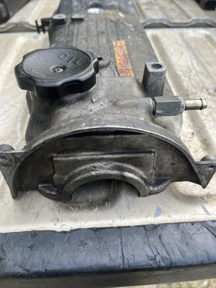 Cubierta de válvula Mitsubishi Mighty Max 1990-1996 OEM 4G64 Foto 4 de 4