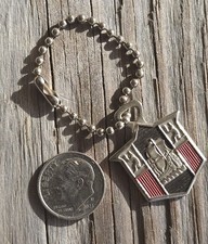 Plymouth Special Deluxe - Mopar - Keychain Medallion And Chain - Nos Plymouth Special Deluxe - Mopar - Keychain Medallion And Chain - Nos