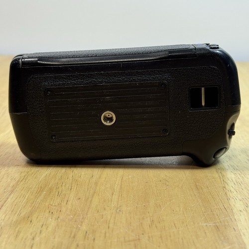 Genuine Canon BG-E6 Battery Grip for EOS 5D Mark II + 1 Aftermarket Battery - Picture 9 of 12