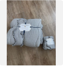Pottery Barn Teen Emily & Meritt Scallop Ruffle Twin Quilt + Sham Standard