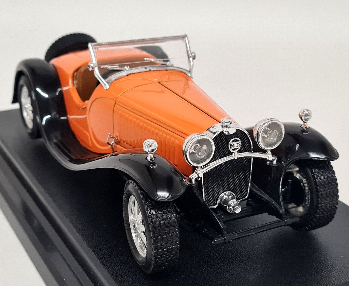 Burago 1/24 - Bugatti Type 55 1932 Orange / Black Diecast Scale Model Car