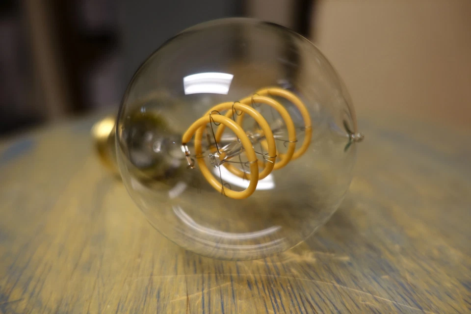 LED Edison Bulb A19, Curved Vintage Spiral Loop Filament, 4watt (40w), Dimmable - Image 2 of 4